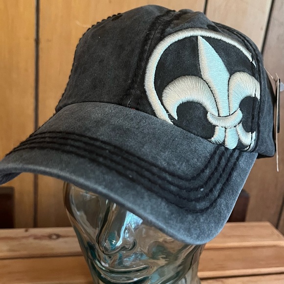 Matte Black Fleur de Lis Cap - Picture 5 of 9